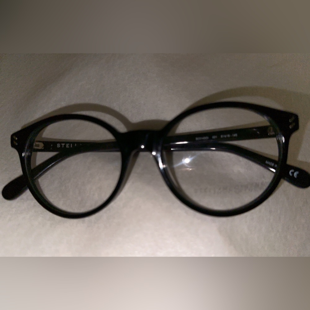 Black glasses
